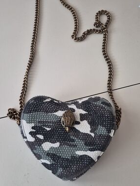 Kurt Geiger  Heart-Shaped Camouflage Crossbody Bag with Metal Chain